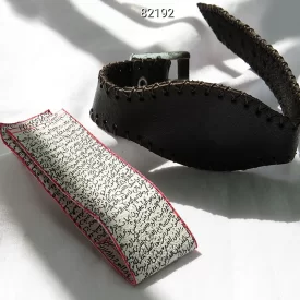 دستبند چرم طبیعی به همراه حرز امام جواد بر پوست آهو - کد 82192