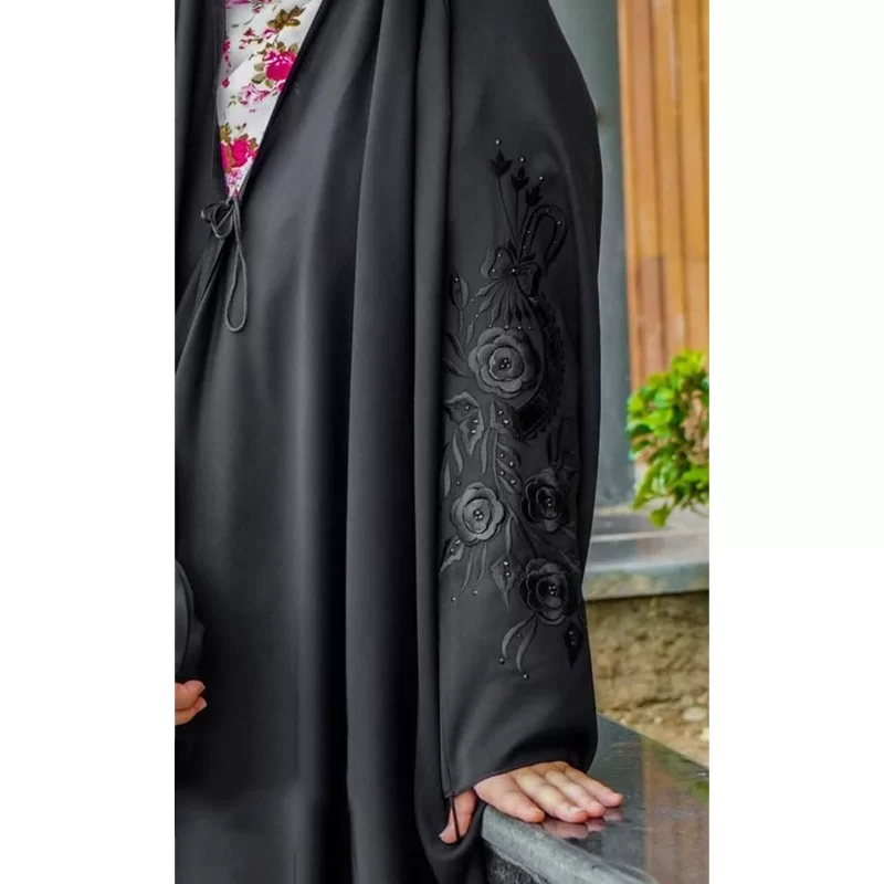 چادر مشکی عربی گلدوزی طرح نیلوفر