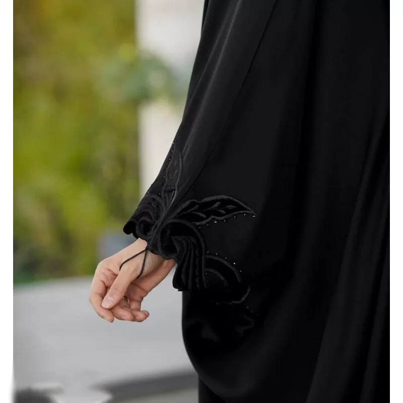 چادر مشکی عربی گلدوزی طرح مینا