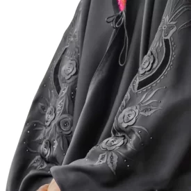 چادر مشکی عربی گلدوزی طرح نیلوفر