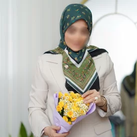 روسری کشمیر طرح گل ریز