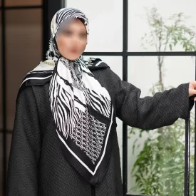 روسری ابریشم ژاکارد طرح دیور قاب