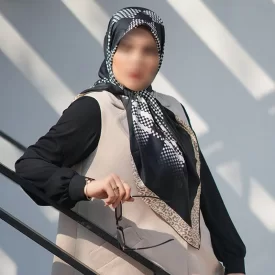 روسری ابریشم ژاکارد طرح باربری 