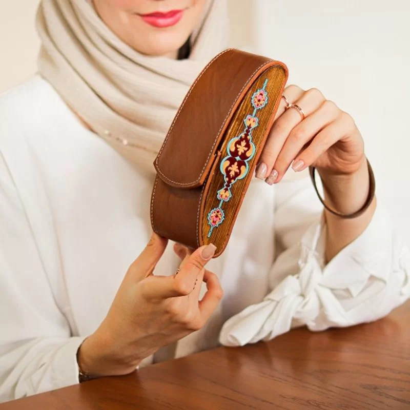 قاب عینک چرمی زنانه طرح دیدار