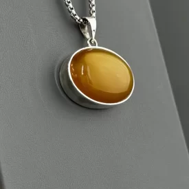 مدال نقره زنانه مدل عقیق زرد شرف الشمس پشت بسته حرز امام جواد کد 86