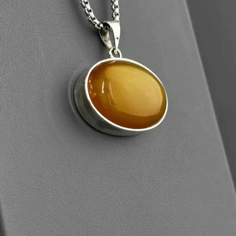 مدال نقره زنانه مدل عقیق زرد شرف الشمس پشت بسته حرز امام جواد کد 86