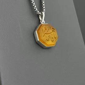 مدال نقره زنانه مدل عقیق زرد شرف الشمس پشت بسته حرز امام جواد کد 84