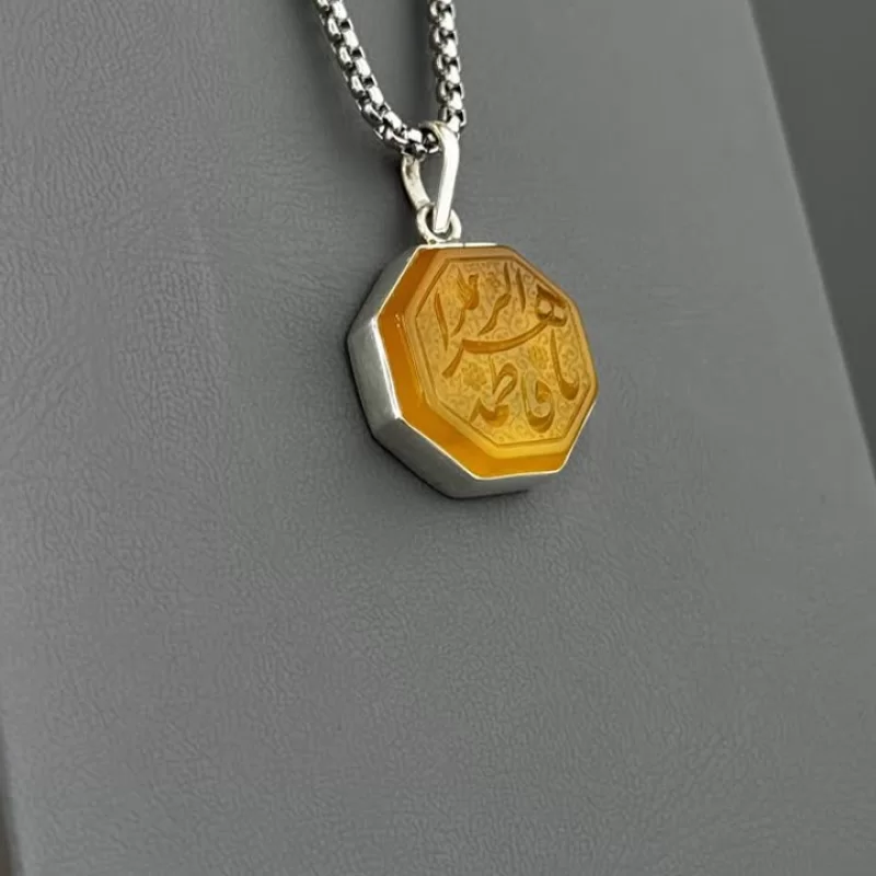 مدال نقره زنانه مدل عقیق زرد شرف الشمس پشت بسته حرز امام جواد کد 84