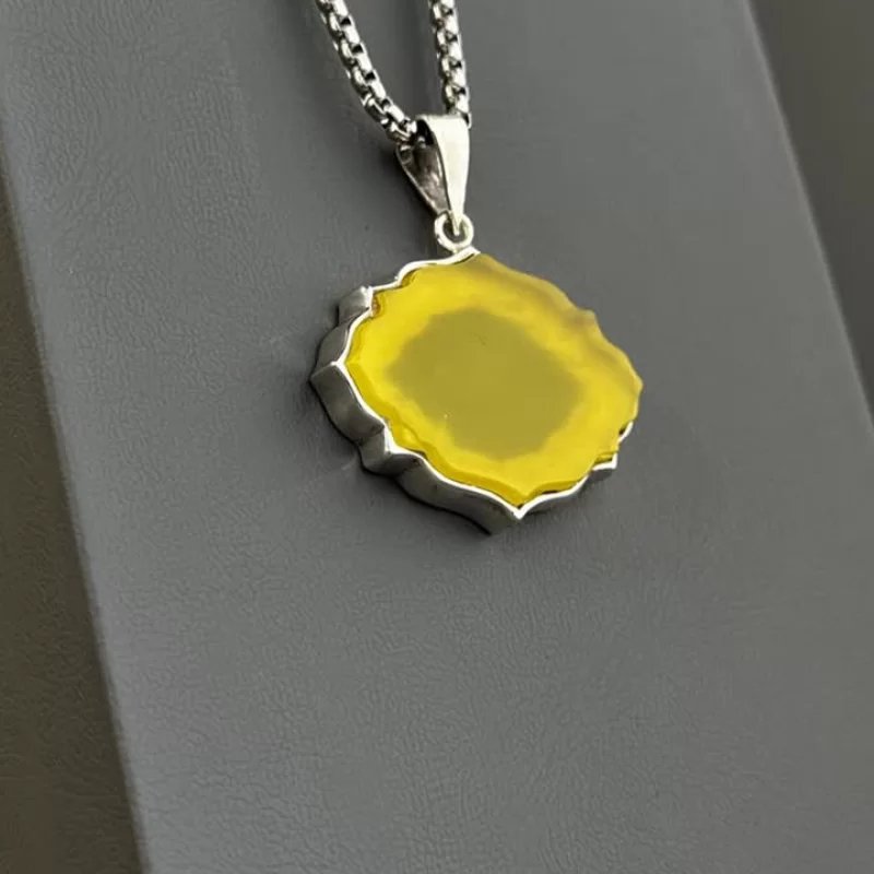 مدال نقره زنانه مدل عقیق زرد شرف الشمس کد 81