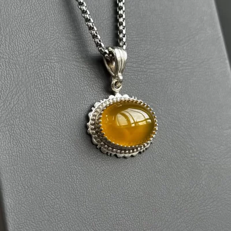 مدال نقره زنانه مدل عقیق زرد شرف الشمس کد 80