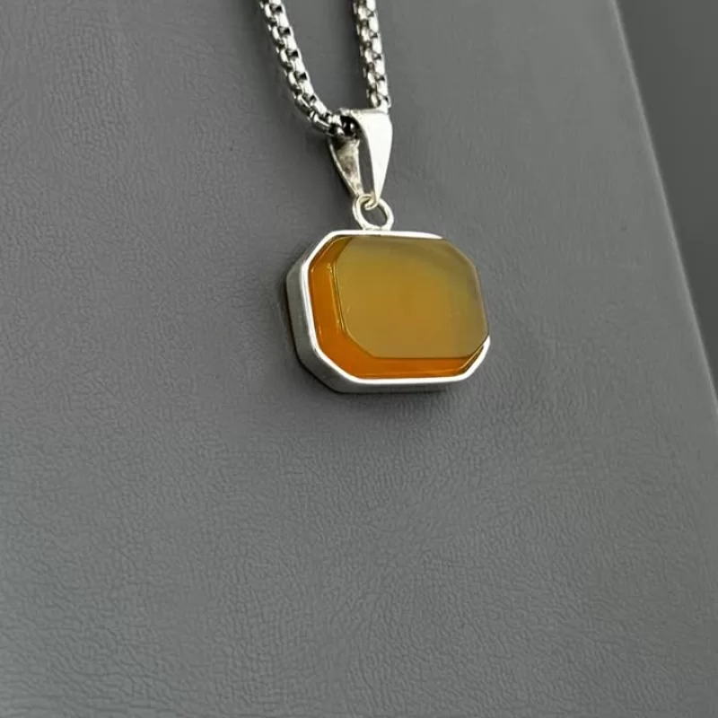 مدال نقره زنانه مدل عقیق زرد شرف الشمس کد 83