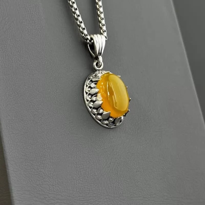 مدال نقره زنانه مدل عقیق زرد شرف الشمس کد 79