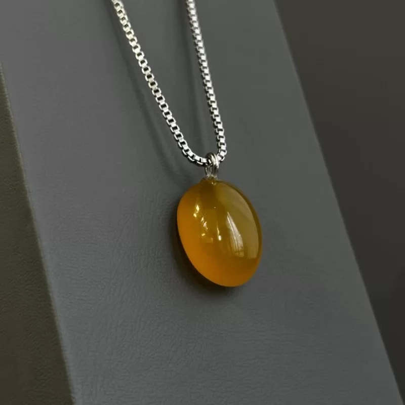 مدال زنجیردار زنانه مدل عقیق زرد شرف الشمس کد 174