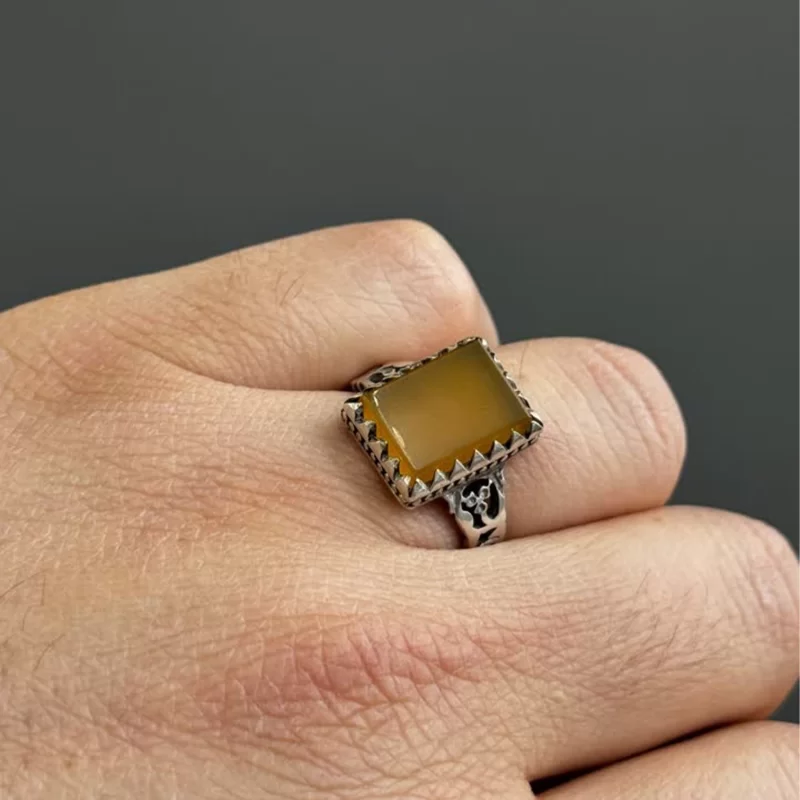 انگشتر نقره مردانه مدل عقیق زرد شرف الشمس طرح رهبری کد 119