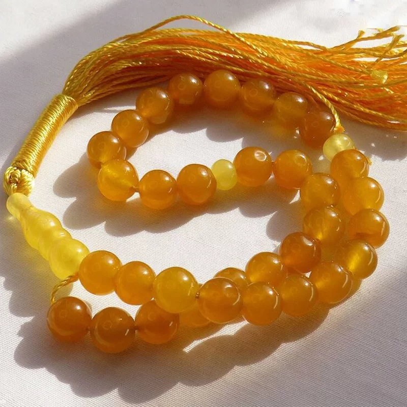 تسبیح جید زرد مدل 33 دانه حکاکی شرف الشمس کد 114298