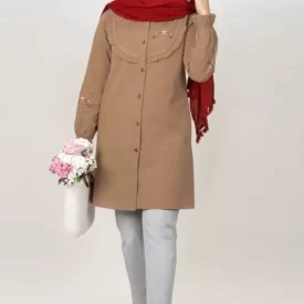 مانتو زنانه الیاف طبیعی گلدوزی رنگ کرم تیره مدل هیبا
