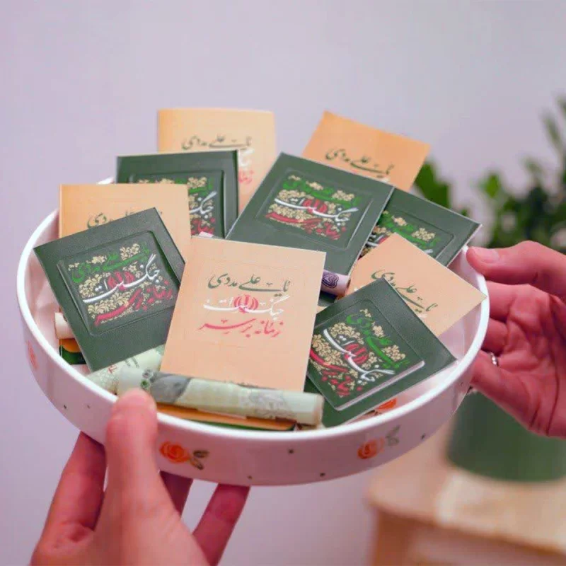 استیکر عیدی طرح زمانه بر سر جنگ است یا علی مددی سبز بسته 20 عددی