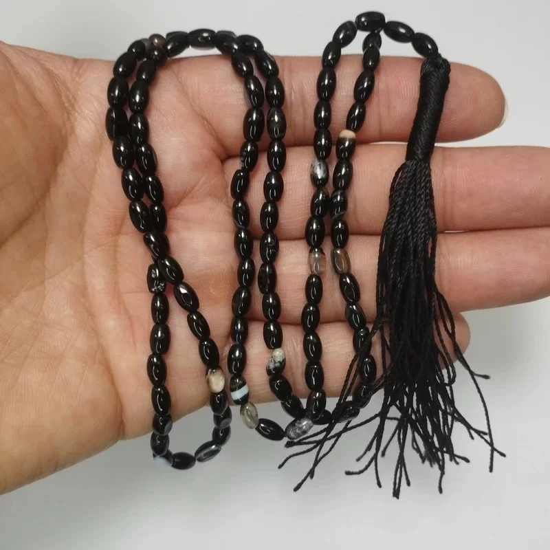 تسبیح عقیق سیاه دانه هلی مدل T017