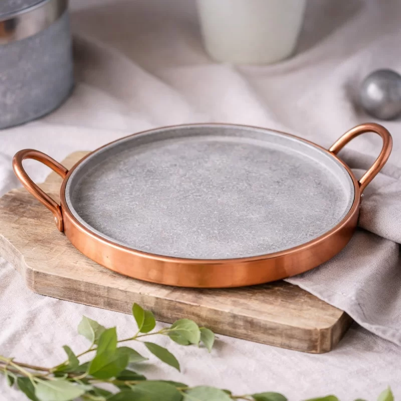 ماهیتابه سنگی با دسته مسی