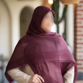 روسری زنانه زرشکی مدل پلیسه مرواریدی