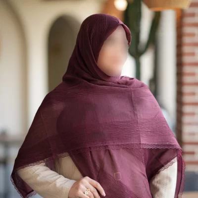 روسری زنانه زرشکی مدل پلیسه مرواریدی