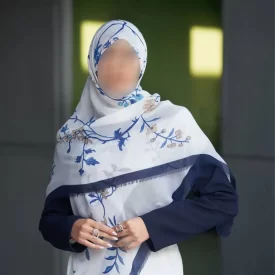 روسری زنانه آبی نخ یونیک طرح گل موگه
