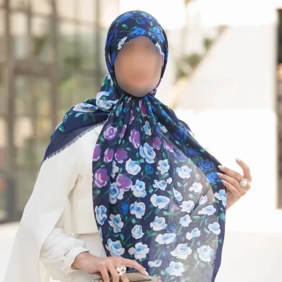 روسری زنانه سرمه ای نخ یونیک طرح باغ گل