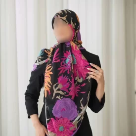 روسری زنانه مشکی سرخابی نخ یونیک طرح گل داوودی