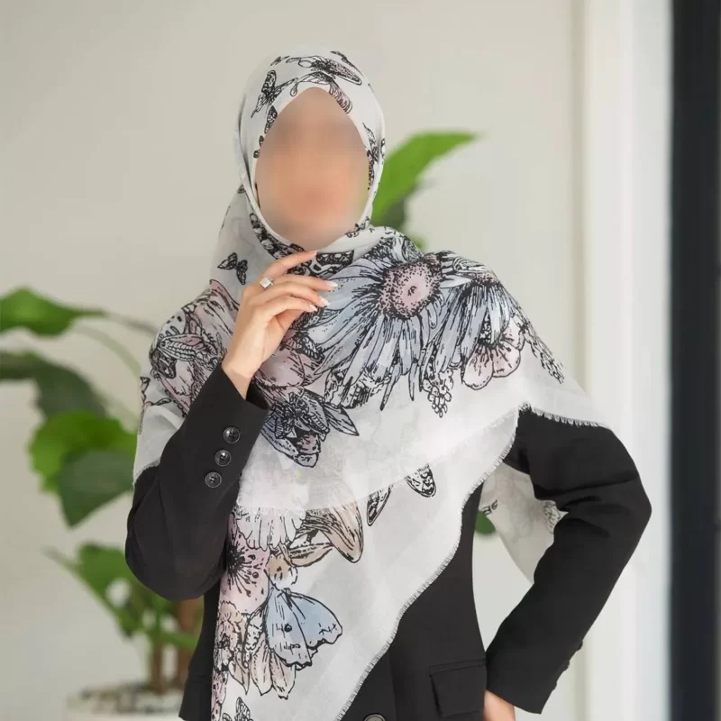 روسری زنانه سفید صورتی نخ یونیک طرح باغ پروانه ها