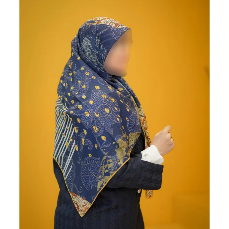 روسری زنانه حریر مدل کویین