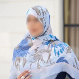روسری زنانه آبی نخ یونیک طرح گل داوودی