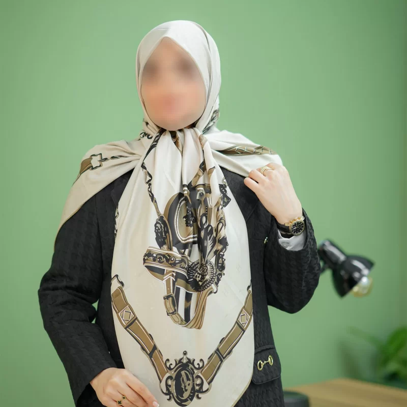روسری زنانه کرم قهوه ای طرح هرمس کمربندی وسط ساده