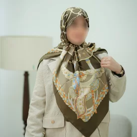 روسری زنانه قهوه ای طرح هرمس جواهر