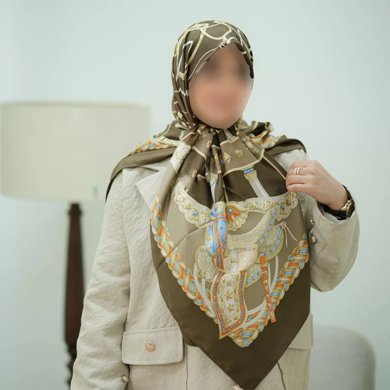 روسری زنانه قهوه ای طرح هرمس جواهر