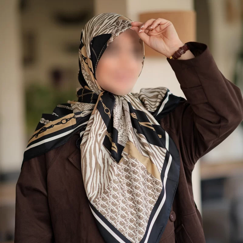 روسری زنانه مشکی شکلاتی ابریشم ژاکارد طرح زبرا