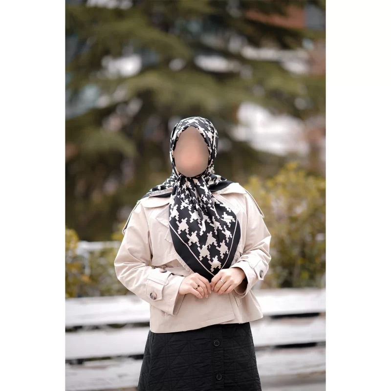 روسری زنانه مشکی کرم ابریشم طرح پیچازی