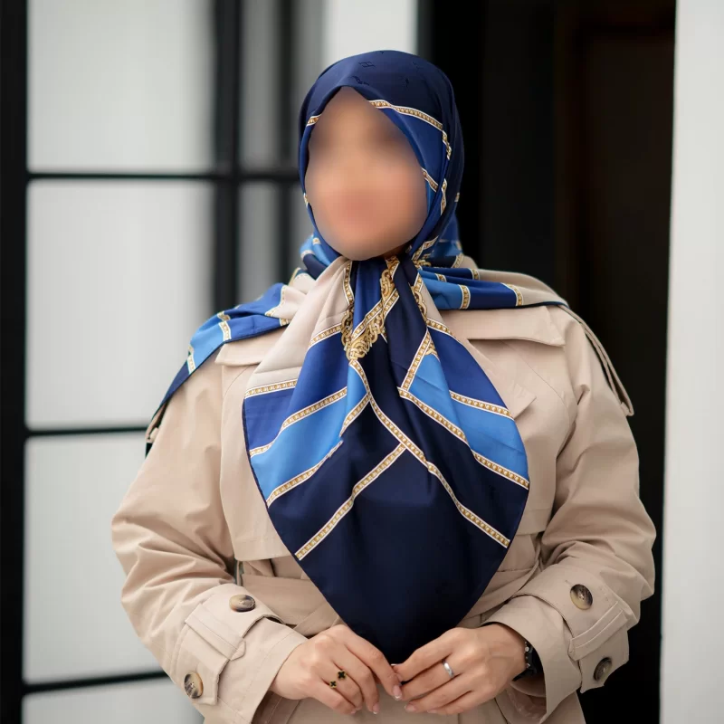 روسری زنانه سرمه ای آبی ابریشم ژاکارد طرح کمربندی وسط ساده