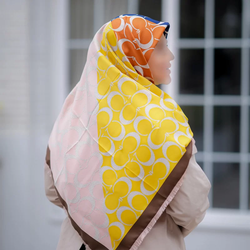 روسری زنانه چهار رنگ ابریشم طرح کوچ