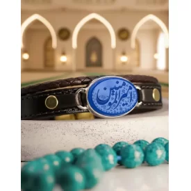 دستبند چرم عقیق آبی حکاکی امیرالمومنین (ع) کد 3897