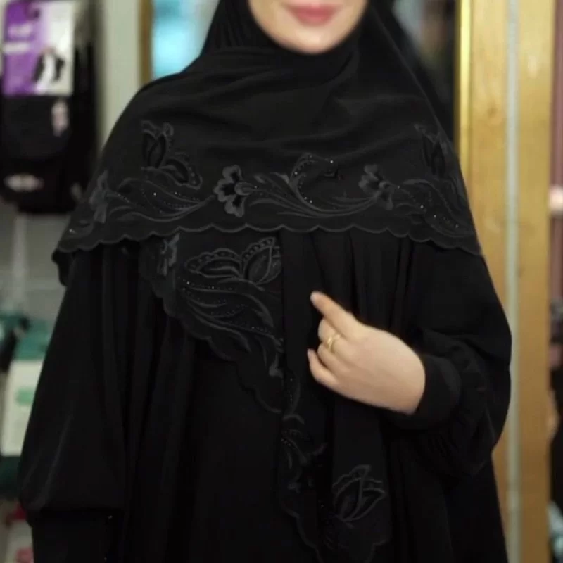روسری مشکی گلدوزی شده کد 9884