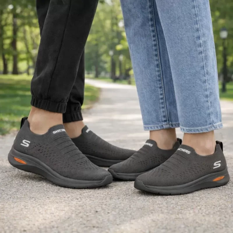 کتانی راحتی اسپرت لژ دار طوسی تیره طرح اسکیچرز