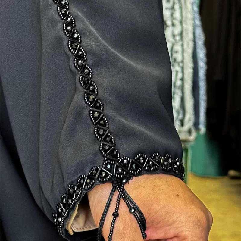 چادر عربی مشکی چواهردوزی طرح گیتی کرپ حریر ندا عمانی