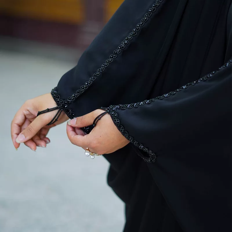 چادر عربی مشکی چواهردوزی طرح گیتی کرپ حریر قطری