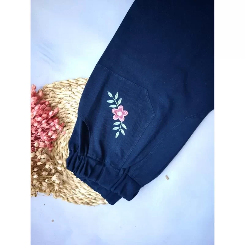 شلوار دخترانه لینن سرمه ای مدل گلدوزی