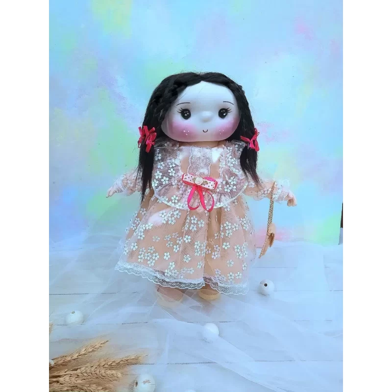 عروسک دخترانه دارای گوشواره و آرنج آلا مدل گل گندم 