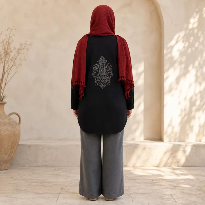 مانتو زنانه کوتاه مشکی گلدوزی الیاف طبیعی مدل چیکا