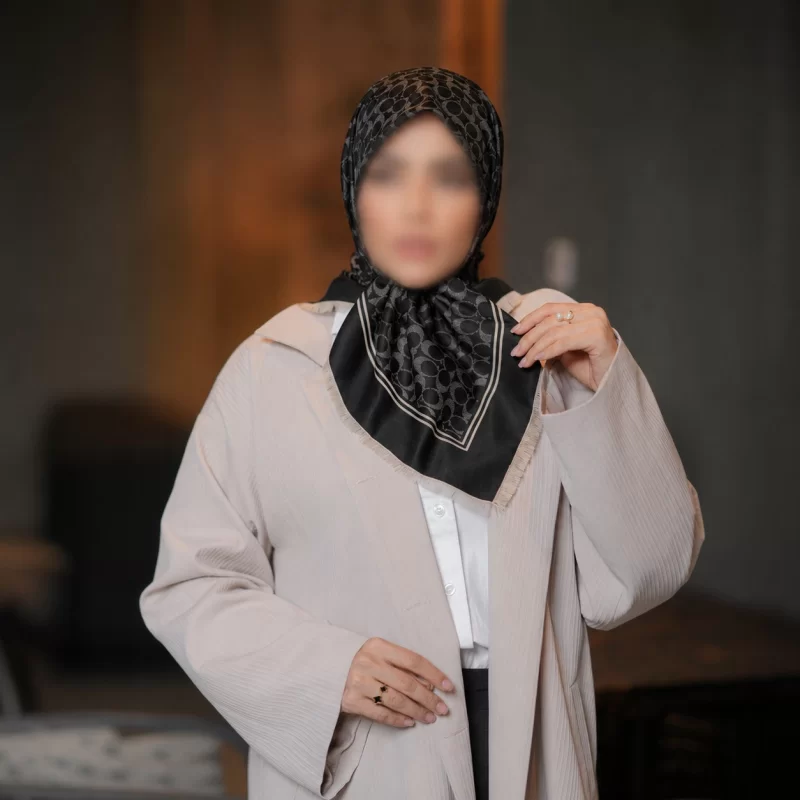 روسری زنانه مشکی شکلاتی ابریشم طرح کوچ