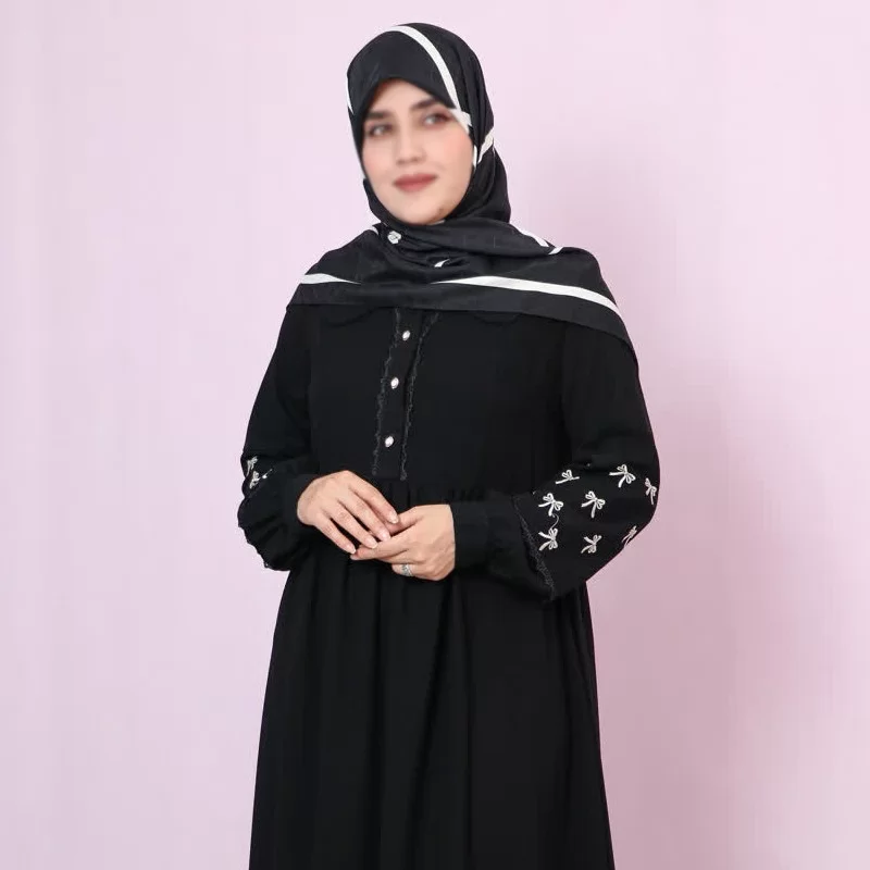 پیراهن زنانه مشکی گلدوزی شده طرح صبا