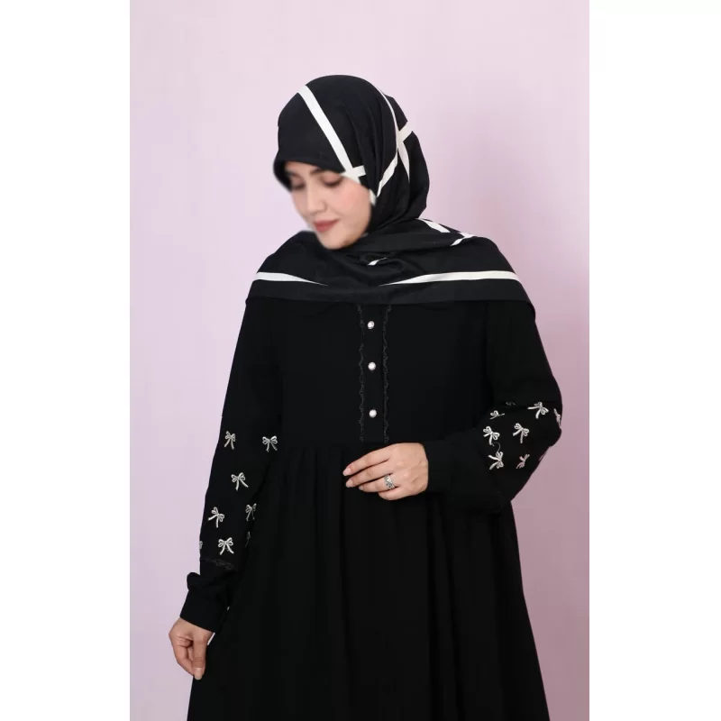 پیراهن زنانه مشکی گلدوزی شده طرح صبا