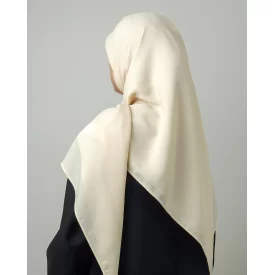 روسری ساده کرپ‌حریر شیری